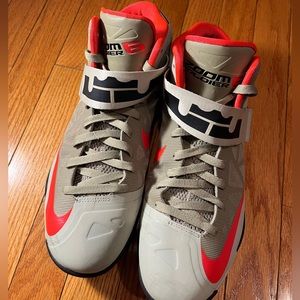 Nike Lebron Zoom Soldier 6 Bamboo/Crimson size 11.5 release date 8/15/2012